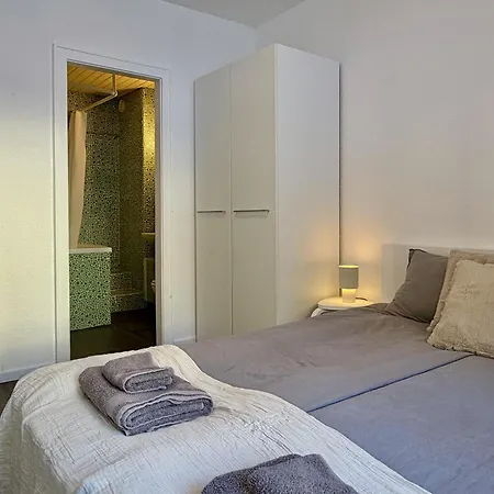 One Bedroom 5 Min From The Lift Apartmán