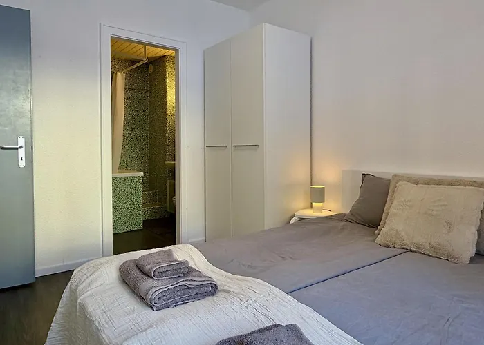 One Bedroom 5 Min From The Lift Apartmán